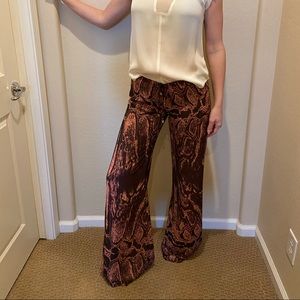 Ramona la rue drawstring pants in size medium.